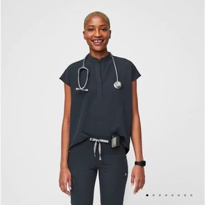 women's Dark Harbor Rafaela™ - Oversized Scrub Top - S / Dark Harbor
